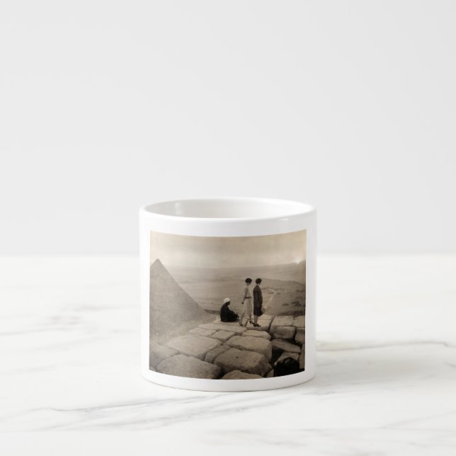 Flapper Girls Sunrise Khufu Pyramid, Ägypten 1920 Espressotasse (Vorderseite)
