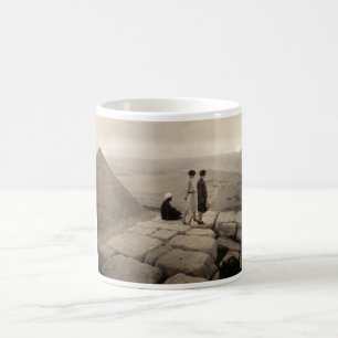 Flapper Girls Sunrise Khufu Pyramid, Ägypten 1920 Kaffeetasse