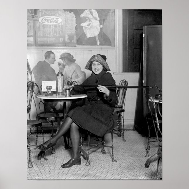 Flapper mit versteckter Booze - Verbot - 1920 Poster (Vorne)