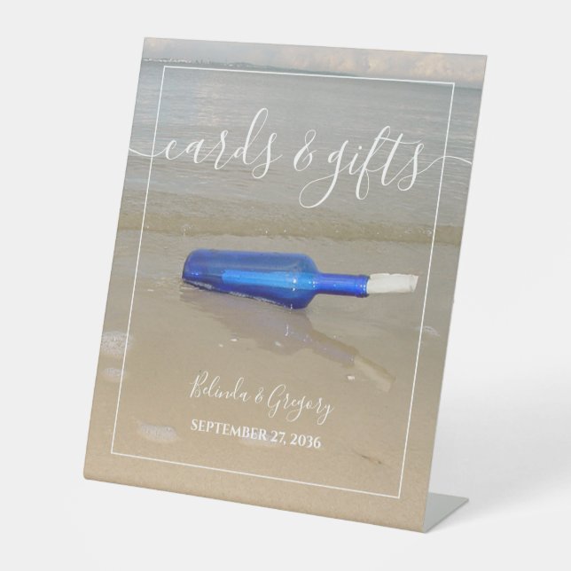 Flasche am Strand Sand Hochzeitskarten & Geschenke Sockelschild (Vorderseite)