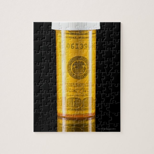 Flasche mit 100-Dollar-Schein (Vertikal)