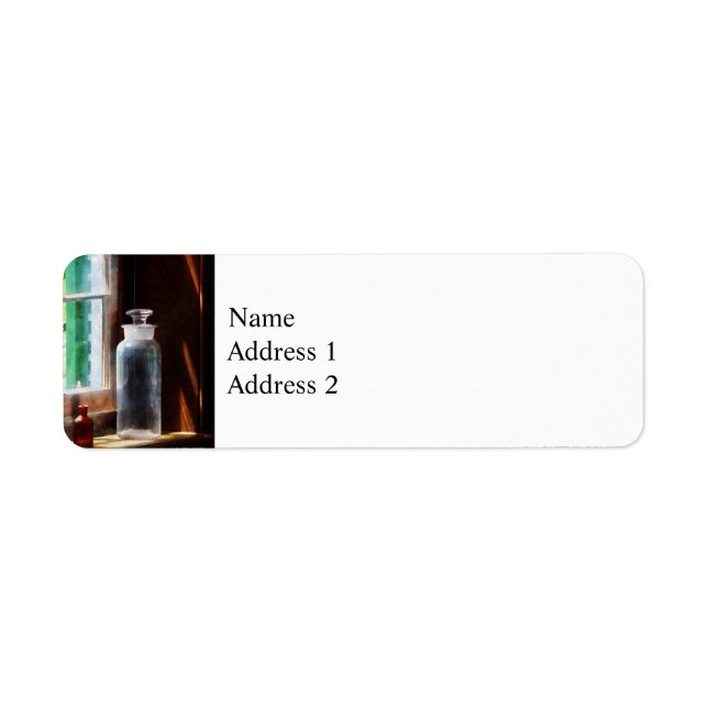 Flasche mit Reagenz und kleine braune Flasche (Vorne)