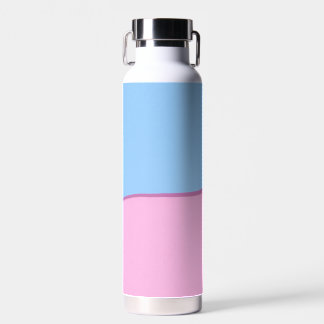 Flasche mit zwei Drehungen Wasser