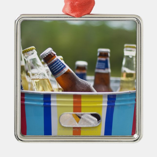 Flaschen Bier im Eiseimer Silbernes Ornament (Vorne)
