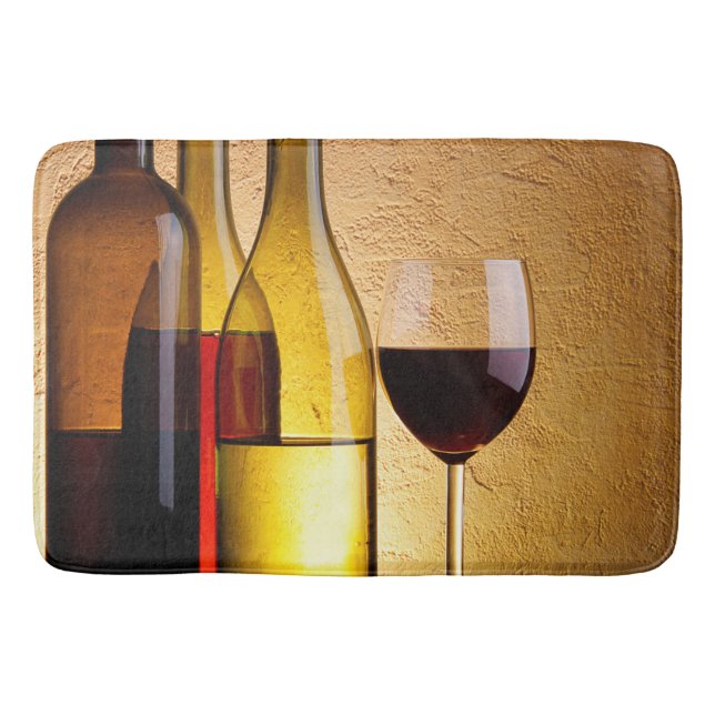 Flaschen und Glas Wein Badematte (Vorderseite)
