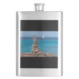 Flasque Cairn at the Mediterranean sea
