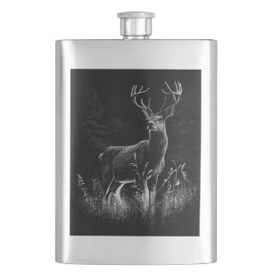 Flasque Cerf aux bois encadrés par champ et arbre
