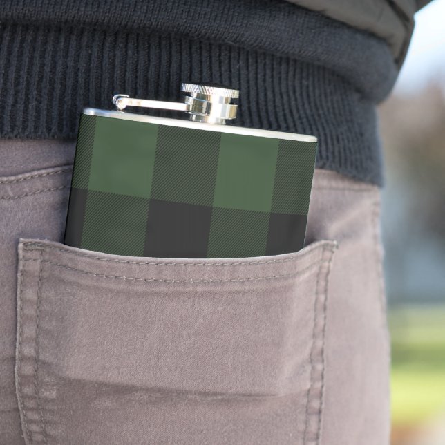 Flasques Buffalo check Celtic Green and Black Squares Plaid (En situation)