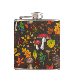 Flasques Champignons d'automne, feuilles, noix et baies sur