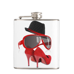 Flasques Chaussures et verres rouges de casquette de dames