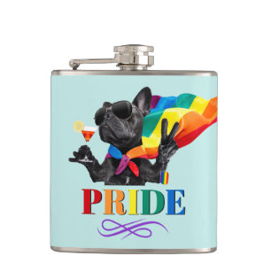 Flasques Chien de la fête de la fierté dans Rainbow Cape