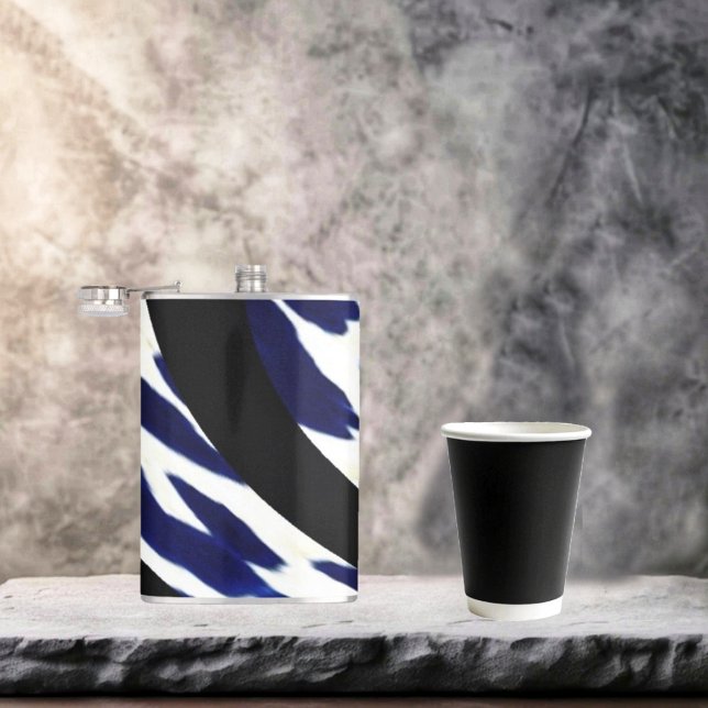 Flasques Fiole tribal Drapée de vinyle enrobée (A striking, Abstract pattern, designed  this Tribal Dreds Hip flask!)