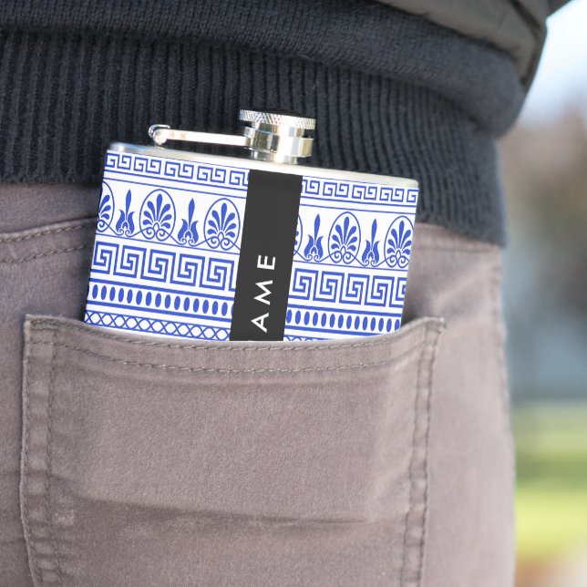 Flasques Fret grec, Clé de méandre mixte, Bleu, Votre Nom (En situation)