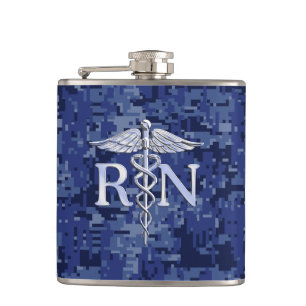 Flasques Infirmière autorisée RN Caduceus sur Camo bleu de