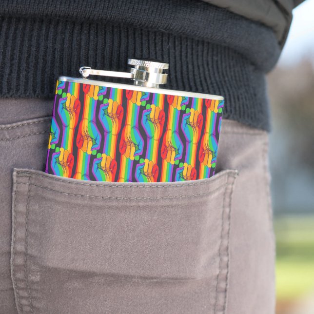 Flasques Motif Rainbow Fist (En situation)