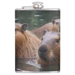 Flasques "Sérénité de la rivière : Capybaras nage dans le f