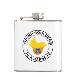 Flasques Trump Boulders Dans Un Harcèlement