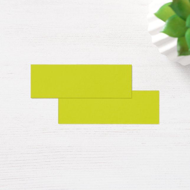 Flat Yellow Background – Back-to-School Texture (Schreibtisch)