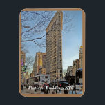 Flatiron Gebäude Iconic Wolkenkratzer New York Cit Magnet<br><div class="desc">Das FLATIRON Gebäude, das als "einer der berühmtesten Wolkenkratzer der Welt und als Symbol der Stadt New York" bezeichnet wird, liegt am südlichen Ende des Madison Platzes und am nördlichen Ende des historischen Viertels der Ladys' Mile. Das Viertel um das Hotel heißt Flatiron District nach seinem Gebäude, das zu einer...</div>