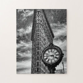 Flatiron Gebäude und Uhr in Schwarz und Weiß