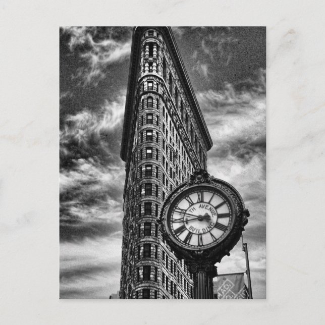Flatiron Gebäude und Uhr in Schwarz und Weiß Postkarte (Vorderseite)