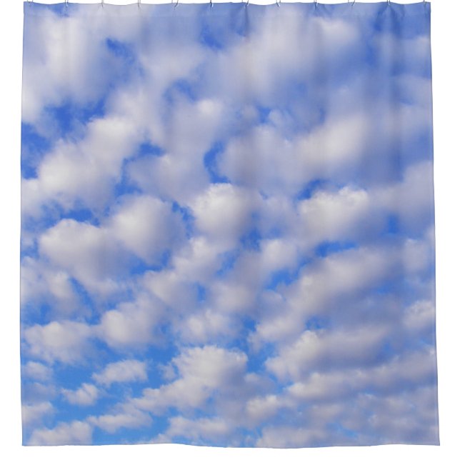Flaumige Wolken Duschvorhang (Vorderseite)