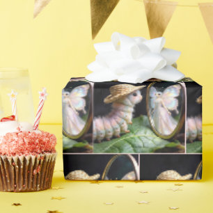 Flauschige Raupe, die einen Feenfalter betrachtet Geschenkpapier