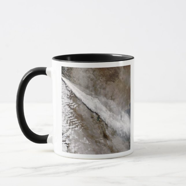 Flaute aus dem Ausbruch des Chaiten-Vulkans, Chile Tasse (Links)