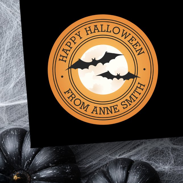 Fledermäuse und Mond Happy Halloween individuelle  Runder Aufkleber (Bats and moon Happy Halloween custom name orange Classic Round Sticker)