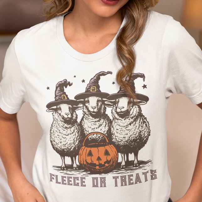 Fleece or Treats Sheep Halloween Tri-Blend Shirt (Von Creator hochgeladen)