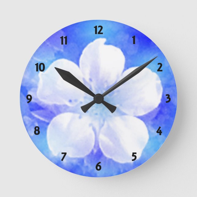 Fleur blanche sur une horloge murale arrière - pla (Recto)