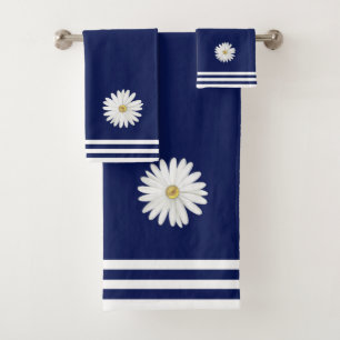 Fleur marguerite blanche et rayures sur bleu marin