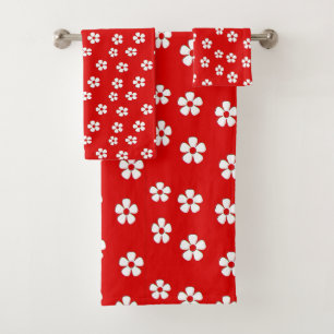 Fleurs blanches mignonnes sur rouge
