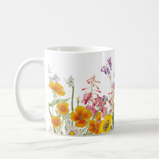 Fleurs Dans La Mug De Café Du Jardin