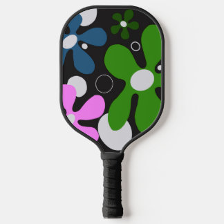 Fleurs funky sur une raquette de pickleball
