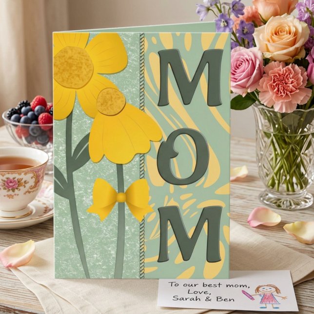 Fleurs jaunes sur carte de vœux de maman vert saug (Bright sunny yellow flowers for a cheerful mother's day greeting or personal message.)