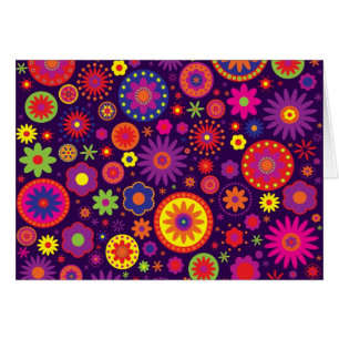 Fleurs pourpres hippies d'arc-en-ciel