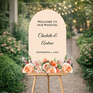 Fleurs roses orange en arche pour un mariage bienv
