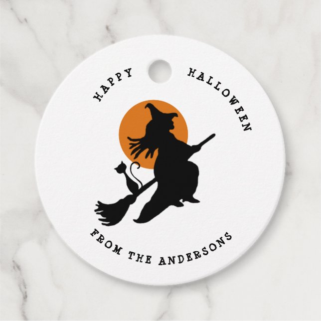 Fliegende Hexe & Katzenschwarz & Weiß Halloween Geschenkanhänger (Vorderseite)
