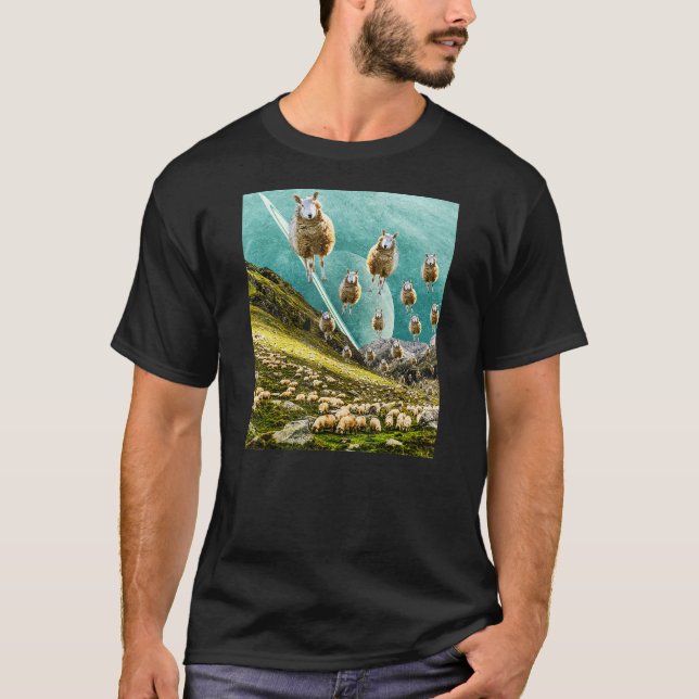 Fliegende Schafe Funny Surreal Art Collage T-Shirt (Vorderseite)
