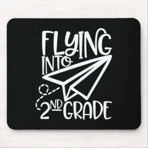 Fliegendes Papierflugzeug in die zweite Klasse Mousepad
