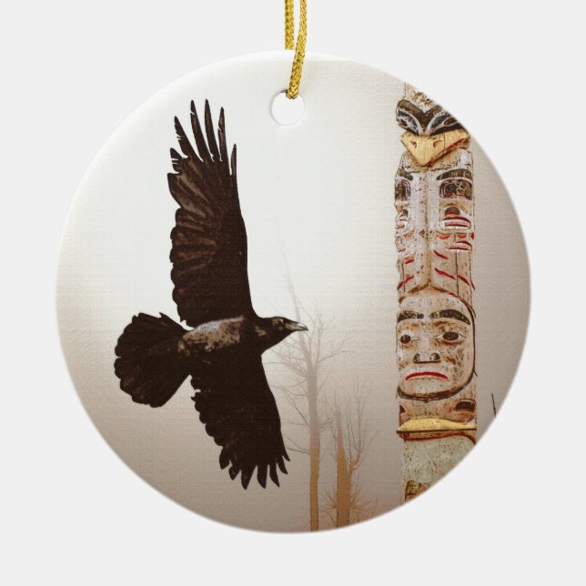 Fliegendes Raven & Totem Pole Fantasy Art Keramikornament (Vorne)
