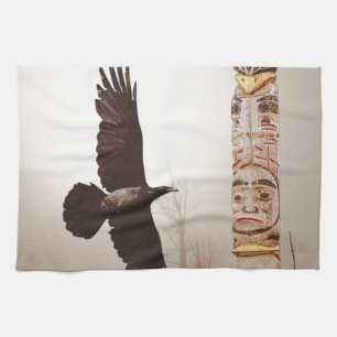 Fliegendes Raven & Totem Pole Fantasy Art Küchentuch