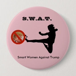 FLIEGENKLATSCHE: Intelligente Frauen gegen Trumpf Button