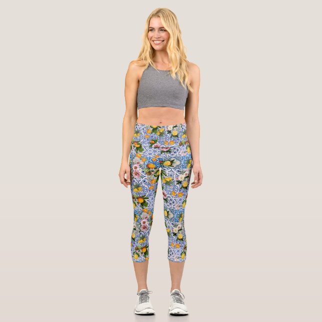 Fliesen im sizilianischen Stil mit Blume und Zitro Capri Leggings (Vorderseite)