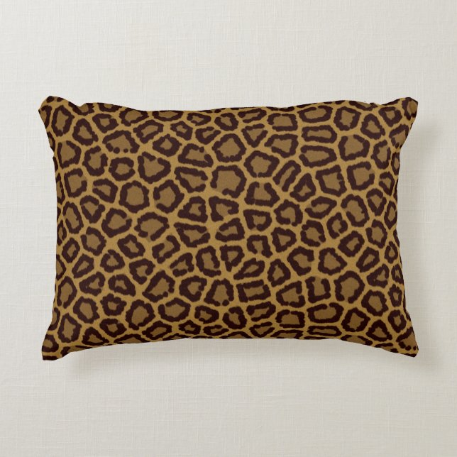 Fliesenhintergrund mit einem Leopardpelz Zierkissen (Vorderseite)