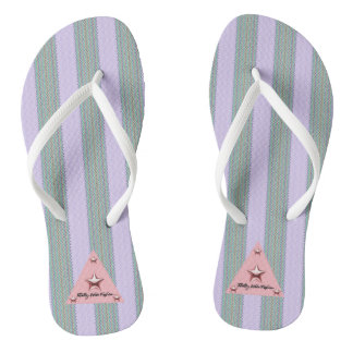 Flip Flops für Erwachsene mit grünem Teppich