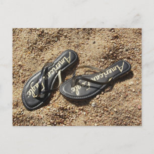 Flip Flops in Sand Postkarte