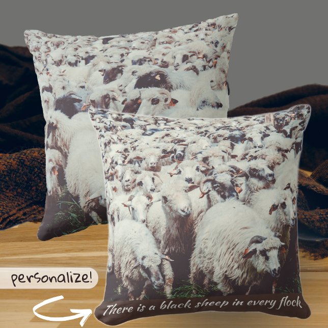 Flock von weißen und schwarzen Schafen Kissen (Von Creator hochgeladen)