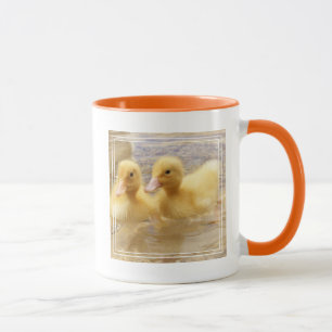 Flockige gelbe Entlein Getty Bild- Tasse
